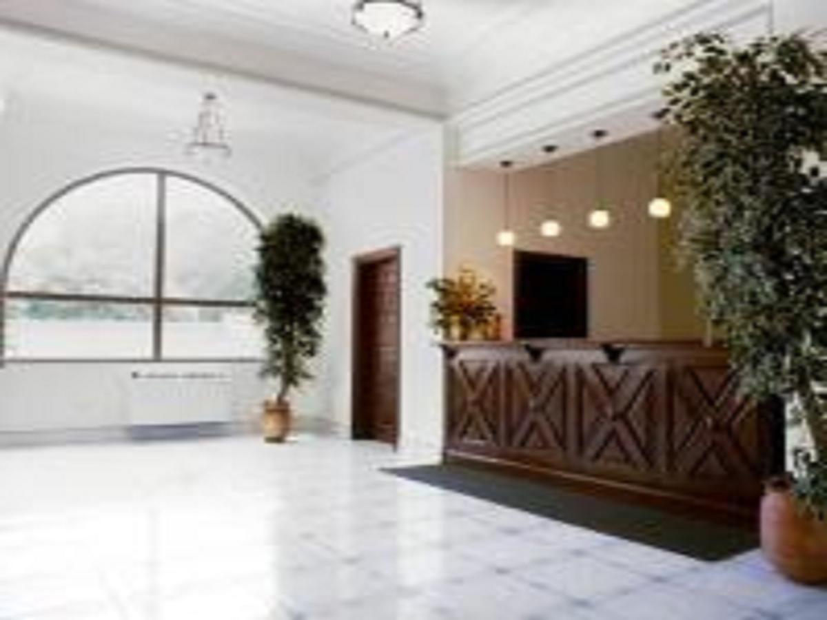 M Plaza Hotel アクラ エクステリア 写真