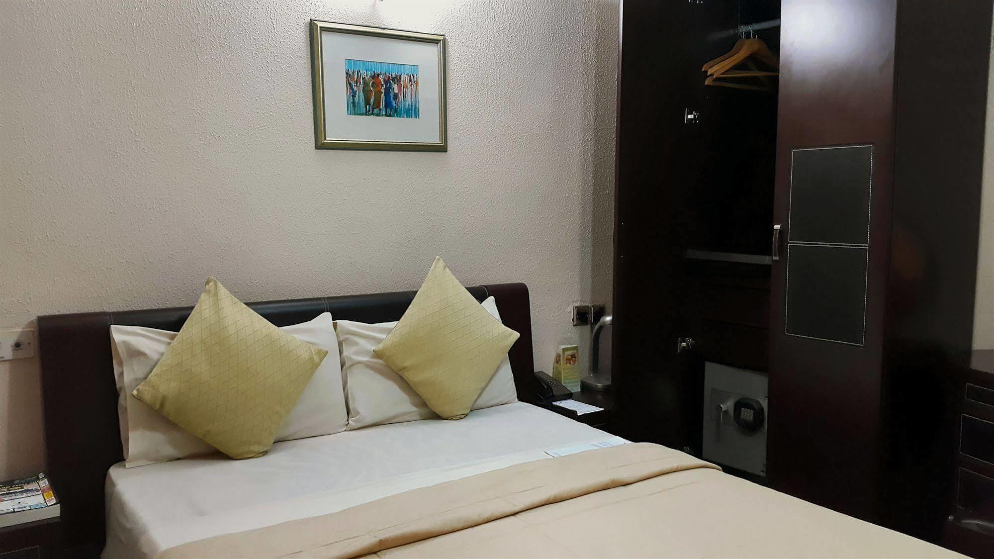 M Plaza Hotel アクラ エクステリア 写真
